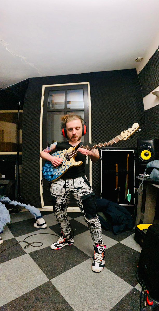 AnotherNowBand's tweet photo. A big happy birthday to our hardworking and creative beast @max_elmex_van_esch 🎂🥳 Enjoy the amazing weather today and don't forget to crack open a 'goudgele rakker'🫶🍺
#birthday #guitarist #metalguitarist #stsguitars #metal #metalcore #dient #numetal #deathcore #beer https://t.co/hjpXXnjwdi