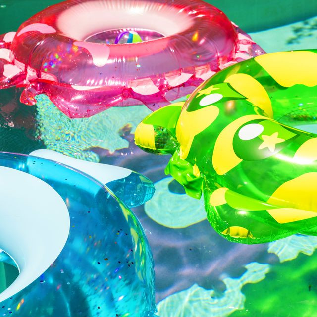 Aphmeow_Store's tweet photo. Here for the sunshine and chill vibes ☀️😎 Our sparkly pool floats are the key to ultimate summer relaxation! https://t.co/cNnkARgVR2