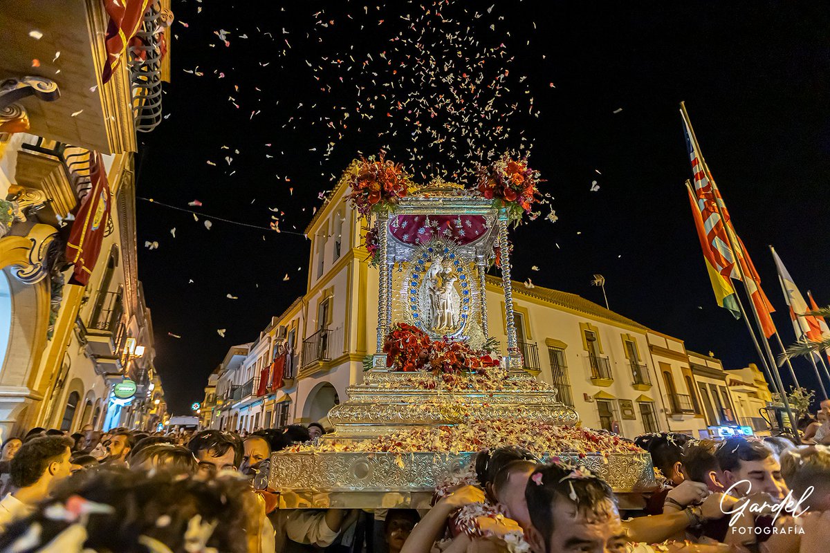 "Flor de madrugada"
<a href="/AytodePalos/">Ayto. de Palos Fra.</a> 
<a href="/fresonpalos/">Fresón de Palos</a> 
No utilizar las fotos sin permiso del autor
gardelfotografia.com/venida-de-la-v…...
<a href="/seguidores/">seguidores</a>