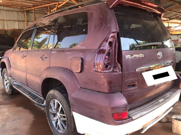 kenyi_ali's tweet photo. @KagutaMuseveni FULL BODY SPRAYING ON PRADO OUR SERVICE'S CAR POLISHING SANDING PENAL BEATING TICUT COLOR MIXING CAR PAINT SALE SERVICING CERAMIC COATING CALL DM OR WTSP (0706923844) https://t.co/n1PXHjKasX