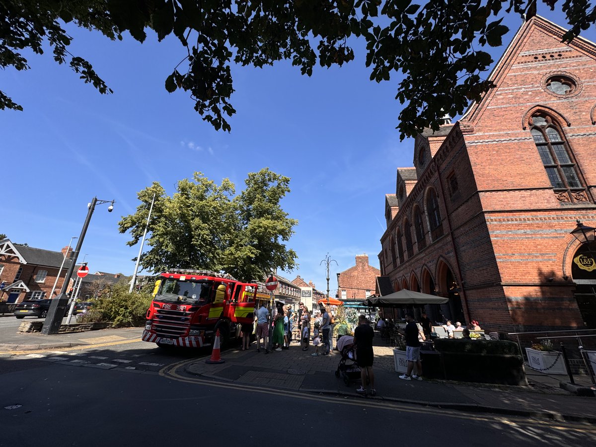 Knutsford fire station are outside lost and found today greeting members of public as part of Knutsford family fest 🚒🔥