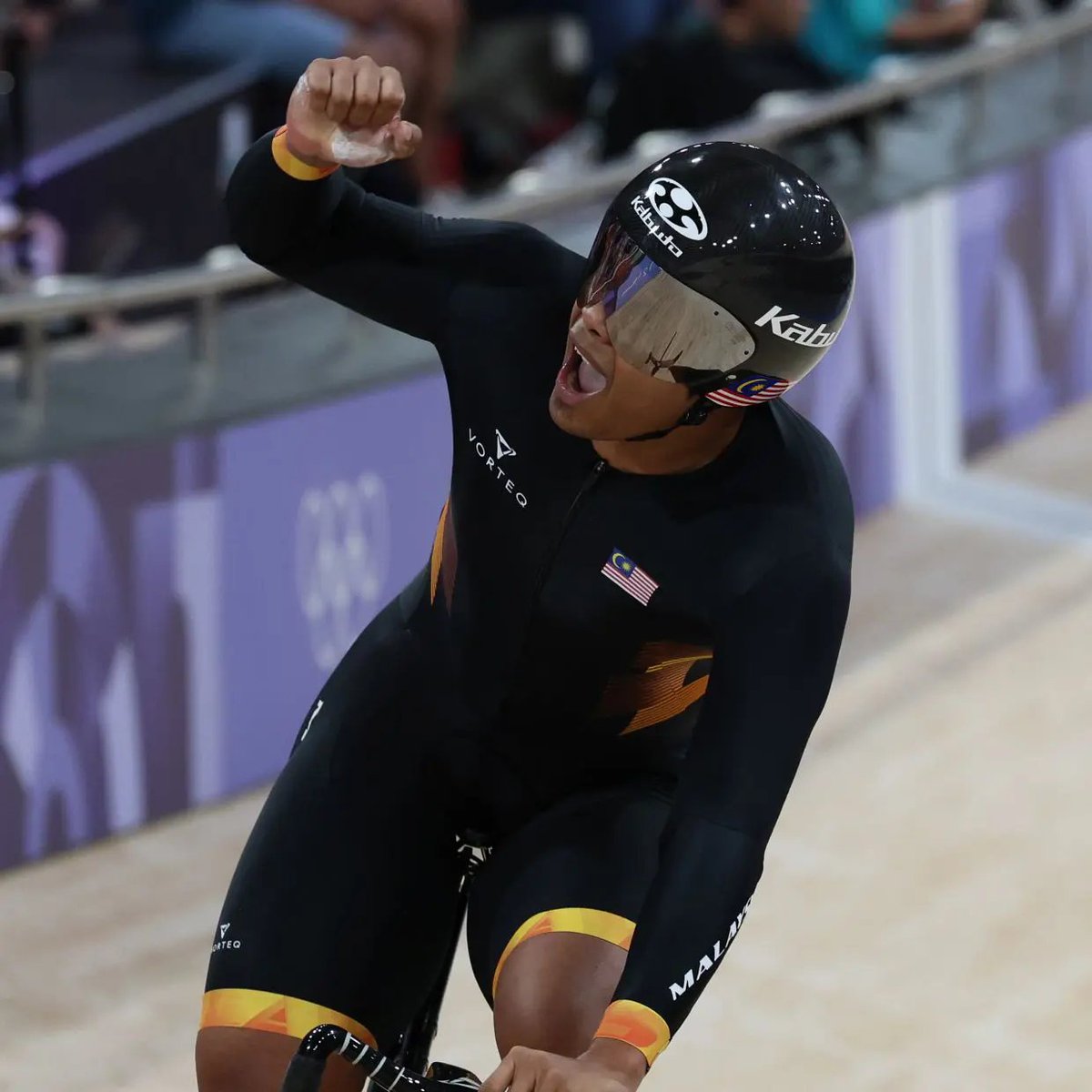 HelloBWJr26's tweet photo. This Paris 2024, 3 kali we finished 4th.. so close from a medal 🥹🥹 And it ended with pain and tears

TQ PearThin, Aniq Kasdan and Shah Firdaus. So close but proud yall reach this far. Respect and salute 🫡❤️ https://t.co/uThhLbrygo
