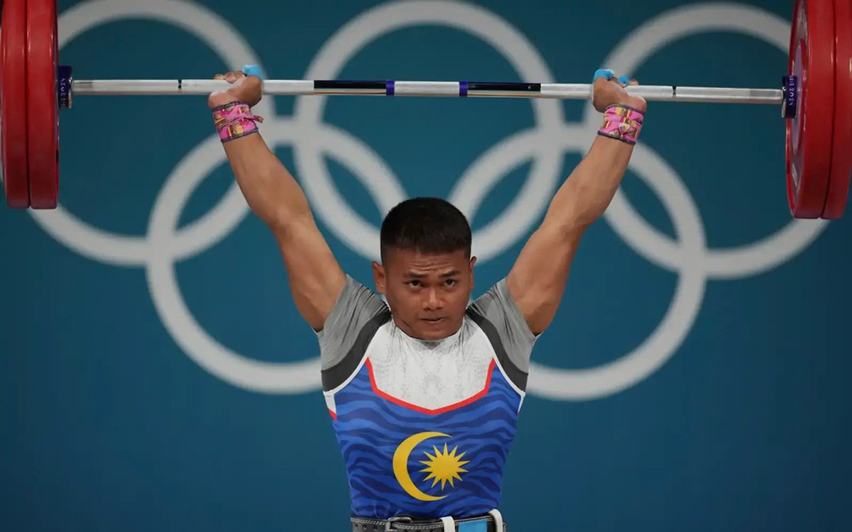 HelloBWJr26's tweet photo. This Paris 2024, 3 kali we finished 4th.. so close from a medal 🥹🥹 And it ended with pain and tears

TQ PearThin, Aniq Kasdan and Shah Firdaus. So close but proud yall reach this far. Respect and salute 🫡❤️ https://t.co/uThhLbrygo