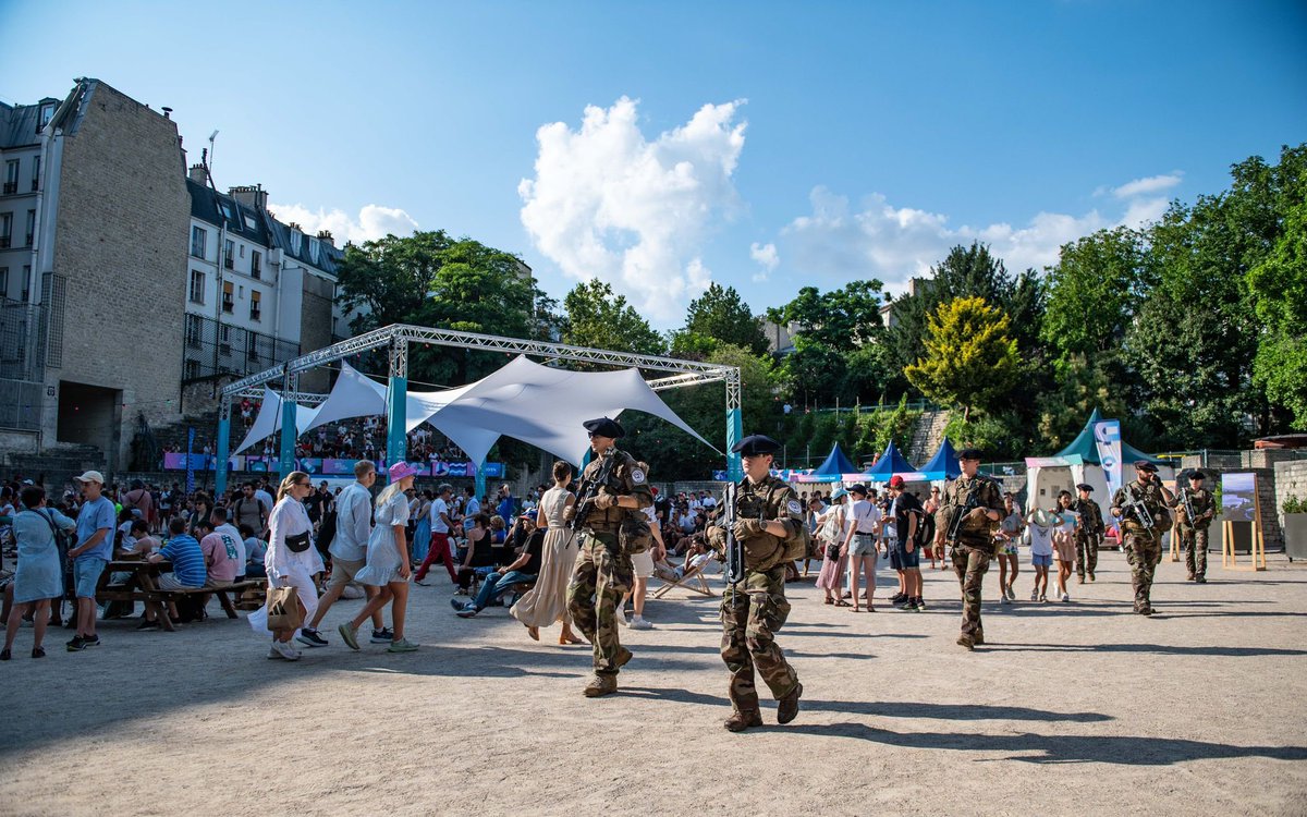 ZDS_Paris's tweet image. À quelques heures de la cérémonie de clôture des Jeux olympiques, les soldats de la force #SENTINELLE continuent leur mission de protection dans la capitale, autour des hubs de transport et des fan zones.

#ÀVosCôtés #JOPARIS2024