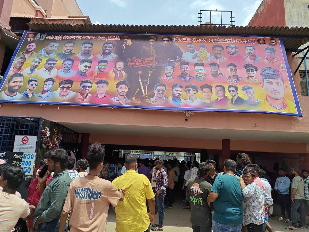 AdityaRsy25's tweet photo. Est crowd nodi thumbha kushi aythuu kelobrighe ticket ee sikkilla athara paristhiti huge salute to @OfficialViji and @charanrajmr2701 last pre climax and climax mathra next level bgm and acting 🫡🫡🫡💥💥
My ratings 4/5
#BheemaRunningSuccessfully
#BheemaReview https://t.co/kl1xts8uOn