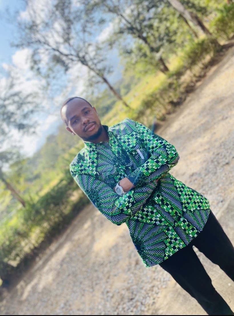 Upendo ni tunda la roho na hushinda yote.
Furaha ujazilizia vyote.