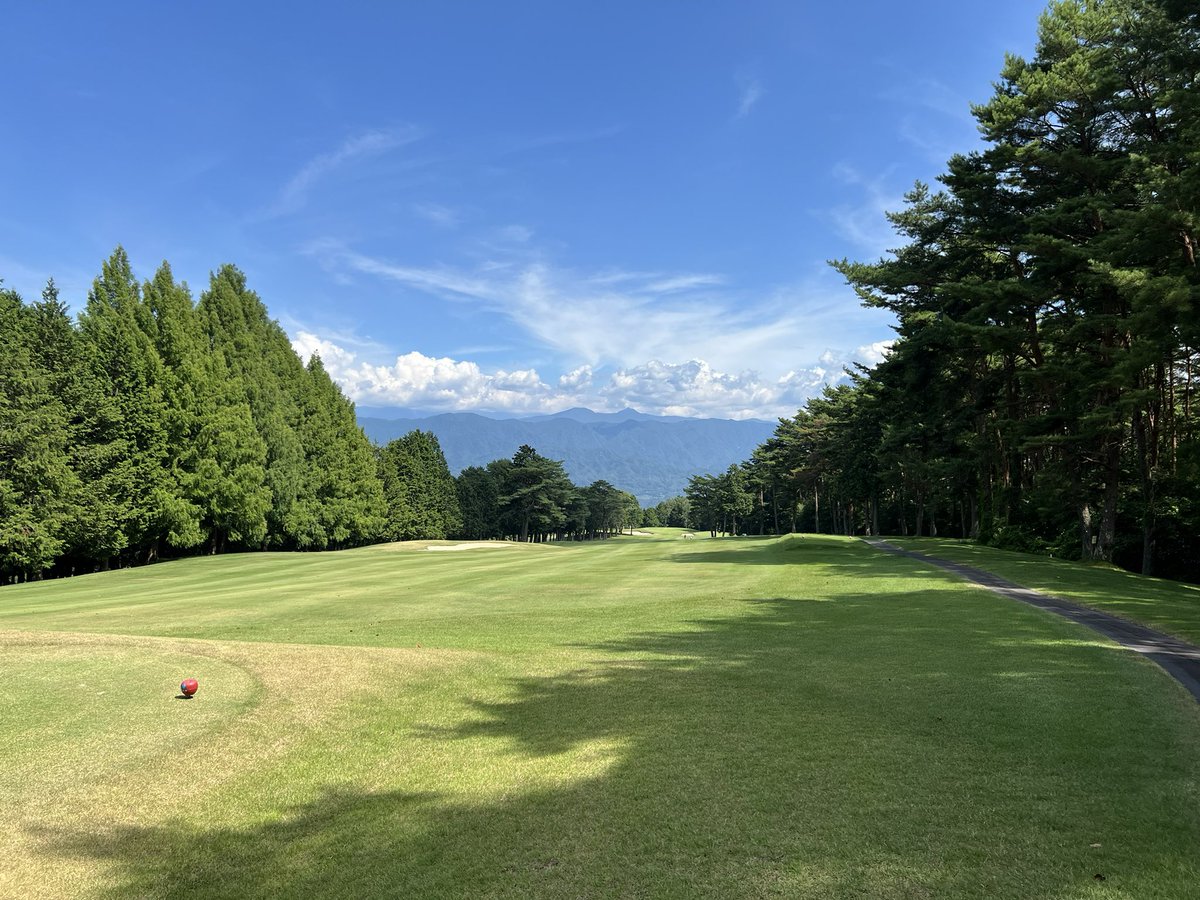 419oki's tweet photo. お盆ゴルフウィークスタート⛳️🏌️‍♂️

11.13.16.18日と4ラウンド計画🥵🤣

今日は久々にいいゴルフ⛳️
スタートはトリ🦜も後半2連続バーディ👍
ただ上がり2ホールダボダボの体力低下の高齢者ゴルファーに（笑） https://t.co/qHaqEF6wWy