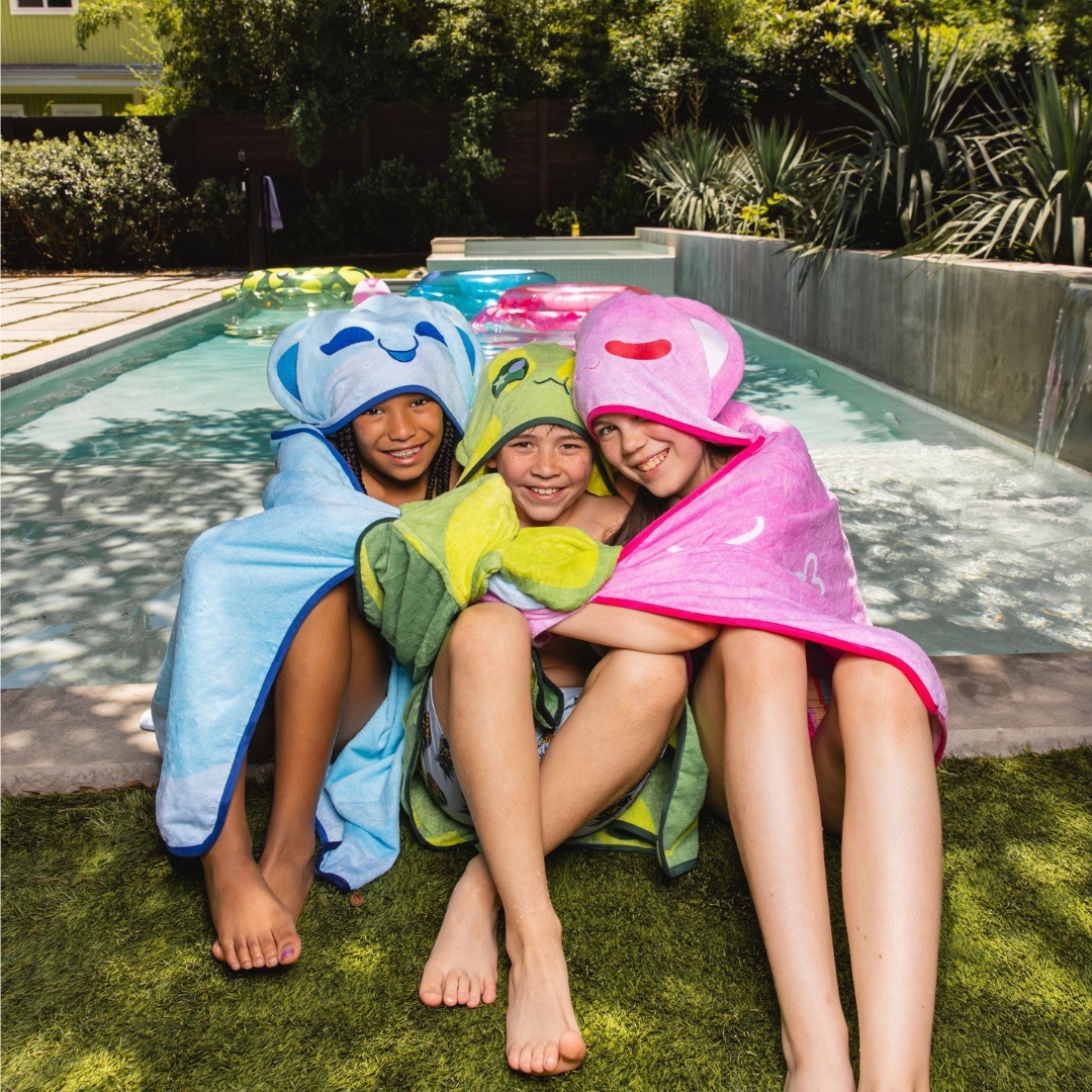 Aphmeow_Store's tweet photo. Dive into the new collection: Under the Sea! 🌊✨Soak up the summer vibes with new plushies, towels, pool floats &amp; more! Click the link in our bio to shop the drop🪸 https://t.co/CoPY5fBJlf