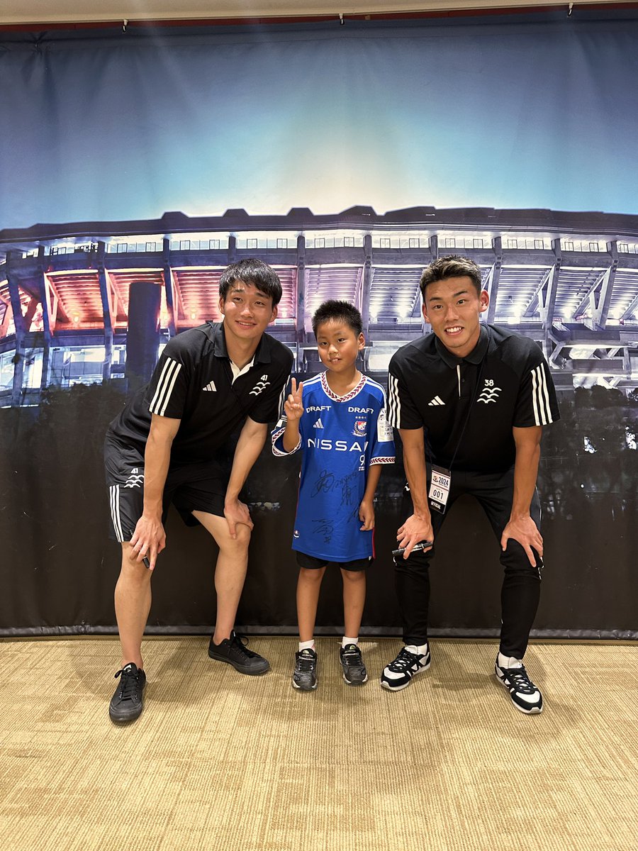 hamatochigram's tweet photo. #浜土地 #fmarinos

試合前とハーフタイムに
限定イベントで記念撮影してもらいました⭐️

#寺門陸　選手
#村上悠緋　選手
#栗原勇蔵　さん
#波戸康広　さん

ありがとうございました🙇‍♀️

#ヴィッセル神戸戦
#横浜Fマリノス https://t.co/RGBws31K0I