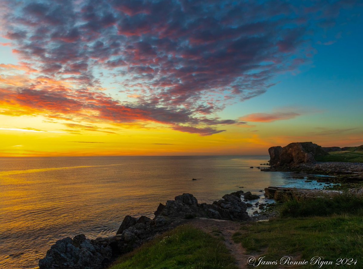 jamesronnie's tweet photo. South Shields sunrise and a fabulous one at that. @Englands_NE @NorthEastTweets https://t.co/QDxZ79Ljl0