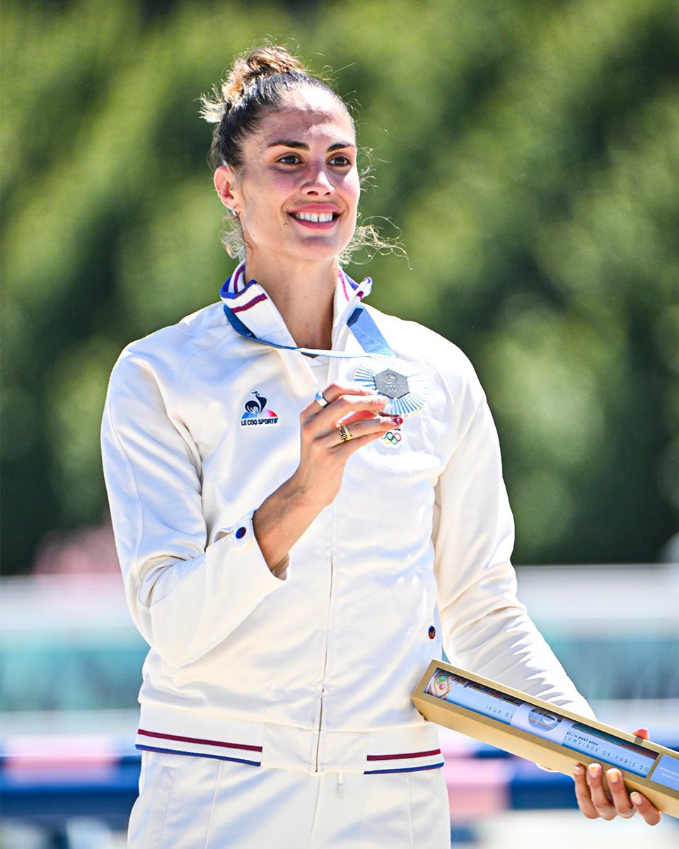 VICE CHAMPIONNE OLYMPIQUE !

Quelle fierté 🇫🇷🤩

Formée à l’ACSEM puis au SEN durant ces années de natation stéphanoises, Élodie Clouvel détient encore nombres de records de la Loire. 

Un immense BRAVO, Saint-Étienne et le SEAM est fier de toi ! 🥈🫶🏼

<a href="/EquipeFRA/">Equipe France</a> 
<a href="/Eloclouvel/">ÉLODIE CLOUVEL</a>