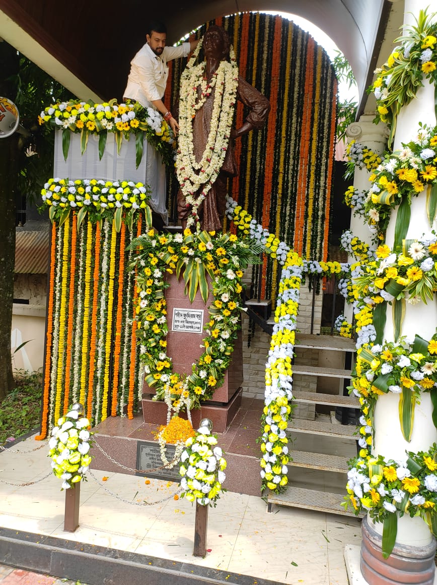 IYCWestBengal's tweet photo. Paschim Medinipur Youth Congress paid floral tributes to Shahid #KhudiramBose on his death anniversary, at his ancestral home.
📍Keshpur, Medinipur,WB. https://t.co/B8vFOCpsN2