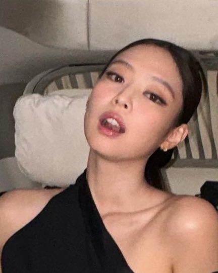 BuildOneMirai's tweet image. #Jennie