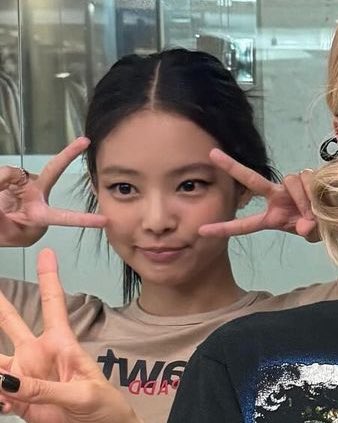 BuildOneMirai's tweet image. #Jennie