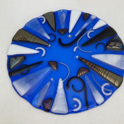 Surrey_AL's tweet photo. Learner Crishna has kindly shared some of her beautiful glass pieces with us.
Great work Crishna 👏
If you would like to give glass fusing a try, you can now enrol on a course starting in September https://t.co/HPF8esqz9e
#GlassFusing https://t.co/bA2Fc9Hg1F