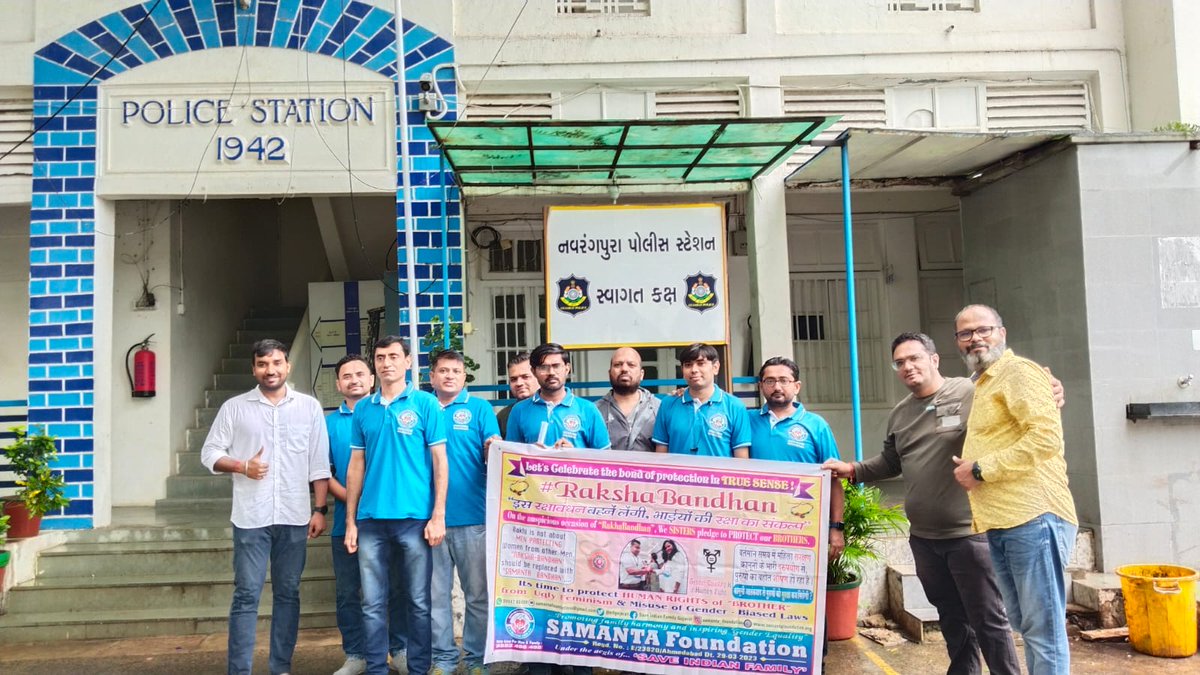 DaxeshVania's tweet photo. Glimpses of Today's (Dt 11-08-2024, Sunday) A Unique #Rakshabandhan Celebration at Ahmedabad Police Stations by #SamantaFoundation
#HappyRakhi 
#SamantaBandhan 
#Equality 
#UniqueRakhiCelebration
#IndianCulture
#Brotherhood
#Sisterhood 
@GujaratPolice
@InfoGujarat

@sifgujarat https://t.co/5N9DeY7UqU
