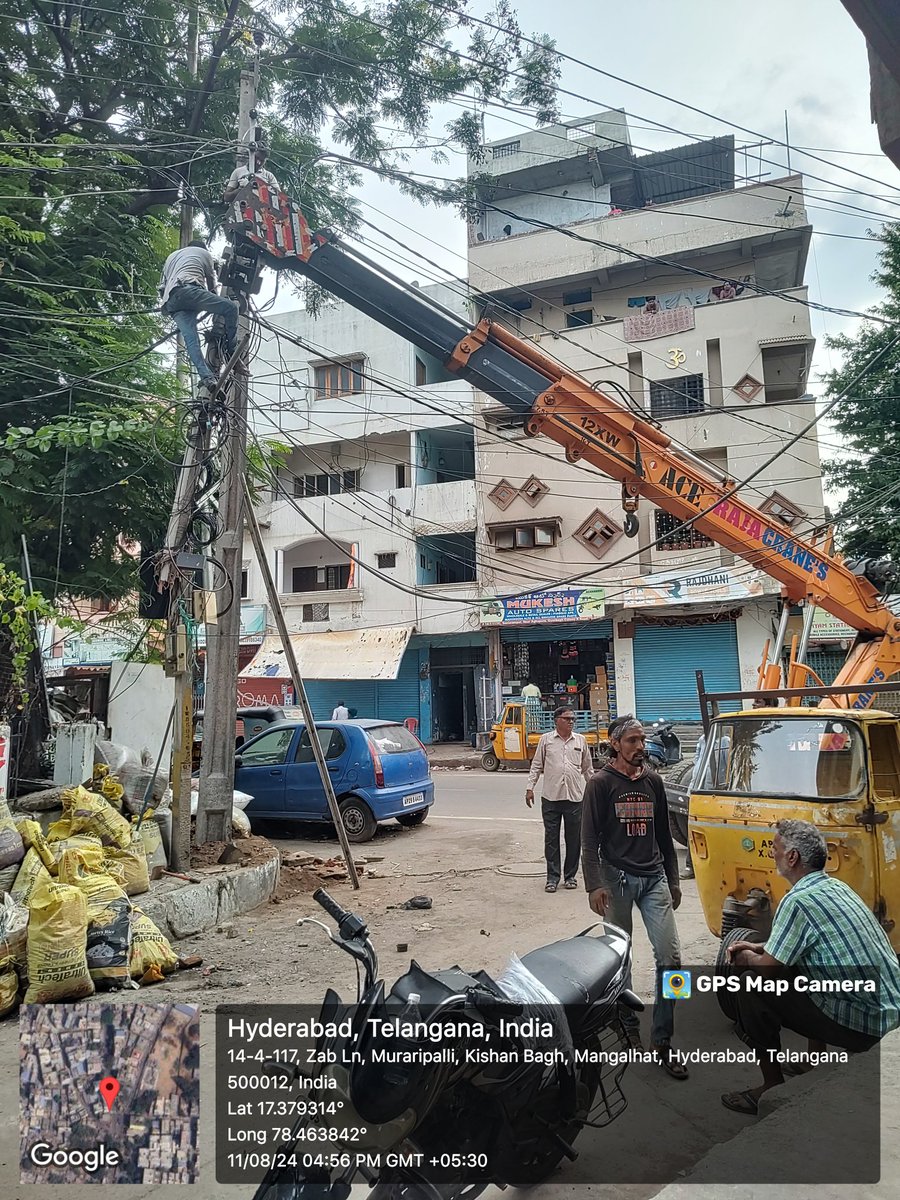 Md_Azeem's tweet photo. @tgspdcl @AdeBegumBazar @se_op_hydsouth erection of 9mt pscc pole &amp; re-stringing of 5 span AB cable which was damaged by lorry driver in Seetharampet Section of Begumbazar Division. https://t.co/SlQdX2gxzP
