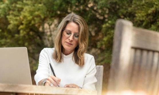 "How to Make an Outline for Your Writing Projects"An outline acts as a compass, keeping you on course towards your intended destination. It has the ability to transform scattered ideas into a cohesive plan of action...” #writingtips #ContentStrategy LoreneTroyer.com/how-to-make-an…