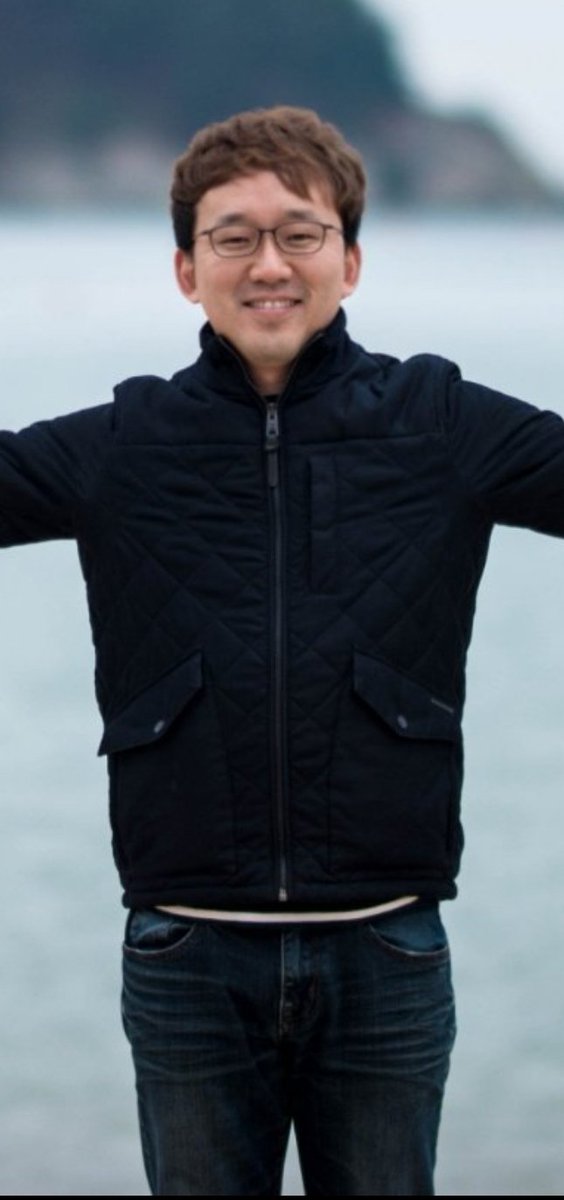 나이는 46살이고 직업은 의사인 유부남 자지 궁금하거나 남자랑 섹스하는 영상 드려요. 그리고 자위영상,알몸,정액 등 원하는 것 모두 무료로 드려요