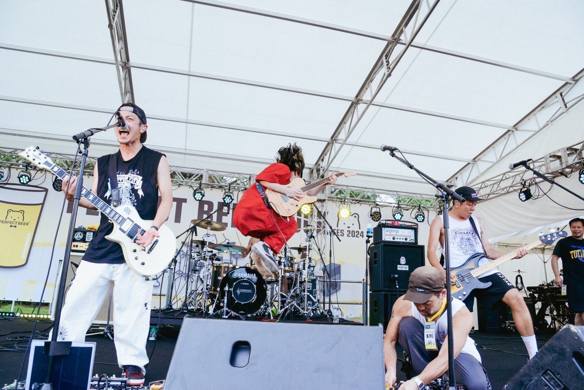 Akira_Ishige's tweet photo. "PERFECT BEER ROCK Fes"
ありがとうございました！！！

皆さま暑い中、踊ってくれてありがとうございました！
楽しかったー！！！

TOTALFATはリベンジさせてくれ笑

実行委員の皆さまも本当にありがとうございました！
このフェスが発展していくさまを楽しみにしています！
記念すべき第1回目に出演できて本当に嬉しかった！

稲毛でのライブは個人的に18歳以来だったからライブ出来てめっちゃ嬉しかった！

次はライブハウスで会おう！
なんとちょうど自主企画が先行中だから、申し込んで！笑

https://t.co/b1Ed10HoHZ

Photo by @ucmryk05