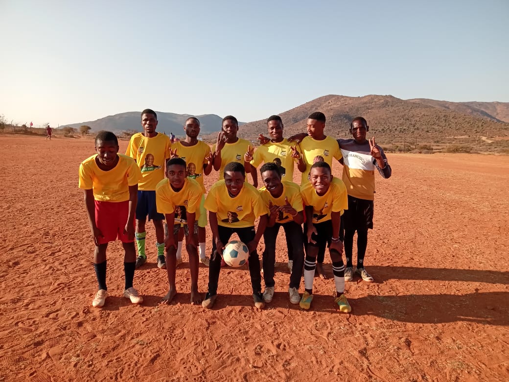 Jackson_Legohu's tweet photo. Our wallpaper of the week #themightyfourteen #fourteen #BFC #Block14FC #Seniorteam https://t.co/4uhZKB9rAw