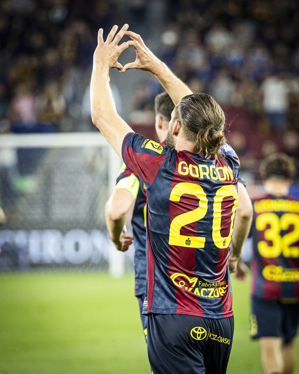 PogonSzczecin's tweet photo. Drugie domowe zwycięstwo na zdjęciach 📸
Obejrzyjcie galerię z #POGSTM 👉 https://t.co/3qGMeHGoEA https://t.co/nkpeMdplIr