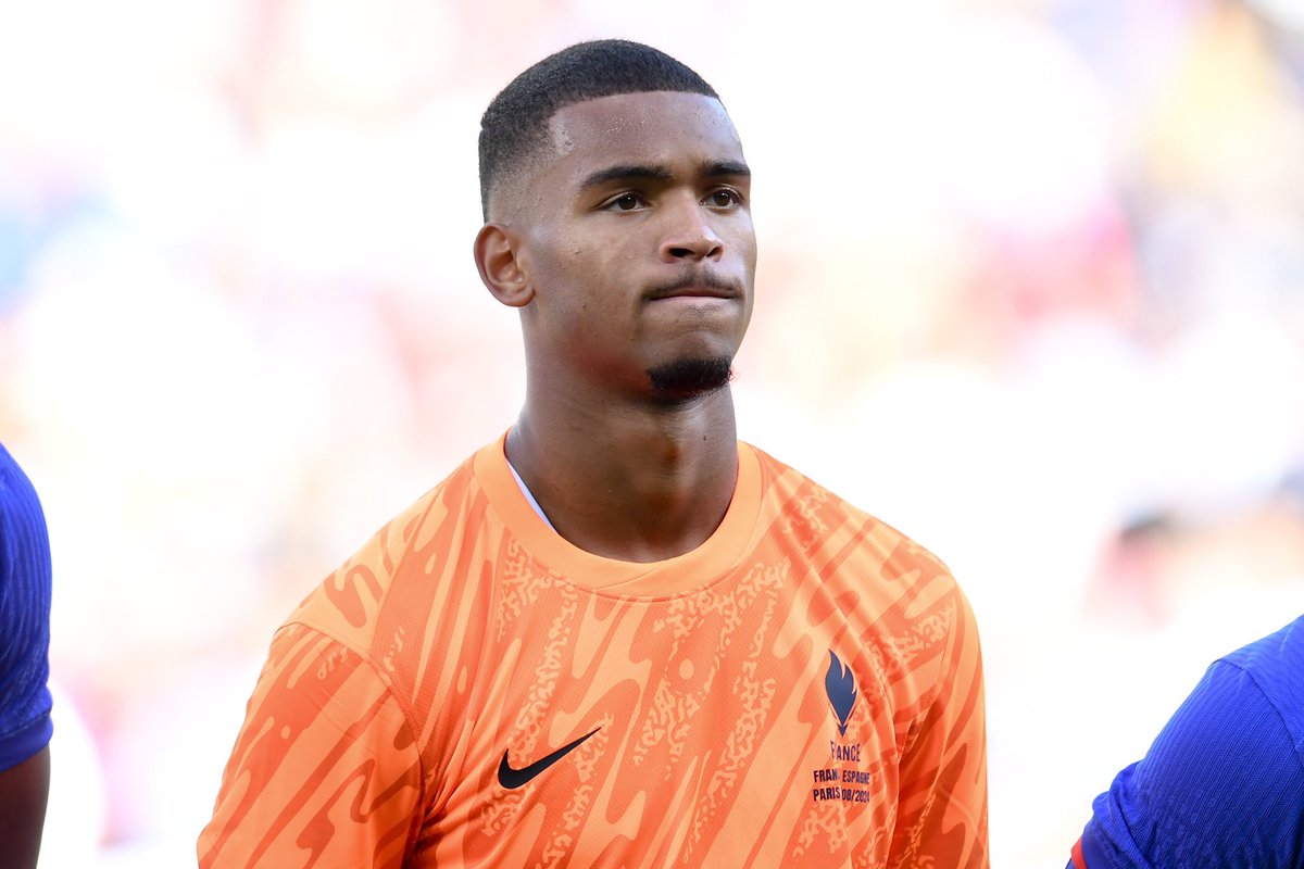 ActuFoot_'s tweet photo. 🗣️ Guillaume Restes 🇫🇷 s’est exprimé sur les critiques à son égard après la finale des #JeuxOlympiques :

« Tant que c’est que moi qui voit, c’est bon. Mais il ne faut pas que la famille, ma mère, ma copine commencent à voir ça parce qu’il y a des messages qui sont compliqués. 

Mais c’est comme ça, c’est le foot. À partir du moment où Mbappé est critiqué, je pense que je vais l’être aussi. C’est comme ça, il faut passer à autre chose. Les gens ont leur avis. On n’écoute pas et on reste focus sur soi-même. »

(@Le_Figaro)