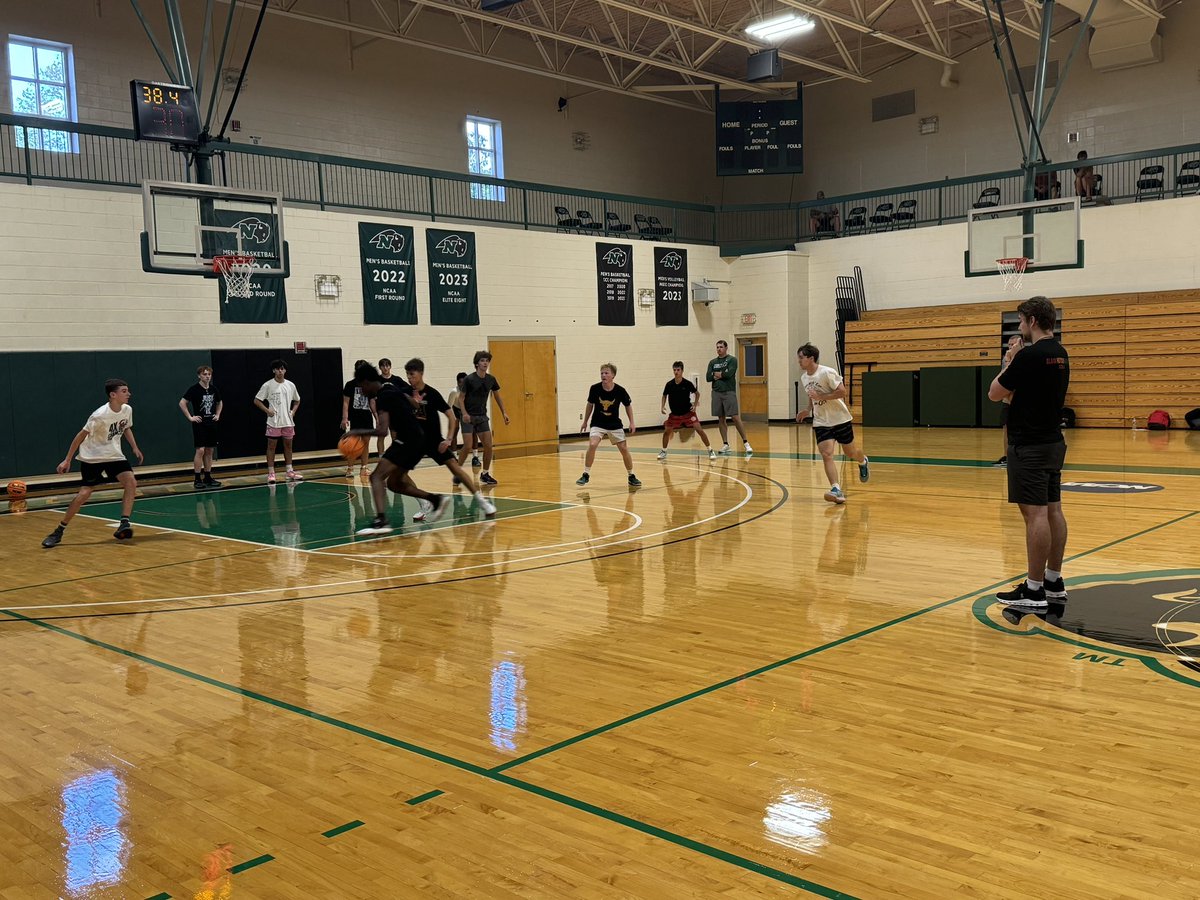 ncbison_mbb's tweet photo. 2024 Men’s Basketball Prospect Day  ✅ 

Over 40+ prospective student-athletes in attendance from all across New England! 🔥 

Big thanks to our current players, coaching staff, athletic training , Nichols admissions for making yesterday memorable! 🦬 💚 https://t.co/1fbbW2Db8S