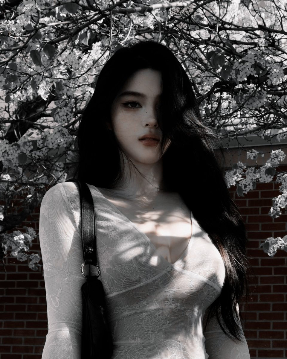 Suncatstron's tweet photo. ㅤㅤㅤ
             "𝖡𝗅𝖺𝖼𝗄  𝖾𝗒𝖾𝗌,  𝗉𝖺𝗌𝗌𝗂𝗈𝗇𝖺𝗍𝖾  𝖾𝗒𝖾𝗌,
             𝗋𝗎𝖻𝗒    𝗅𝗂𝗉𝗌,     𝖽𝗂𝗆𝗉𝗅𝖾𝖽    𝖼𝗁𝖾𝖾𝗄𝗌, 
             𝗍𝗁𝖾             𝗆𝗈𝗈𝗇,          𝗐𝗁𝗂𝗌𝗉𝖾𝗋𝗌,"
             ⸻  𝑨𝒏𝒕𝒐𝒏   𝑪𝒉𝒆𝒌𝒉𝒐𝒗 ㅤׅㅤ ᦣׄ ㅤׅ 
ㅤ https://t.co/Ma7pSkmxcM