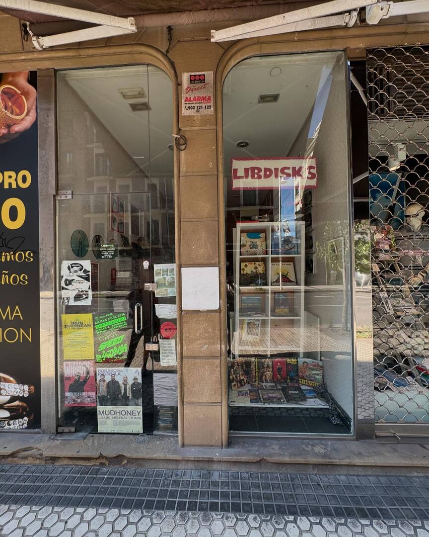 Timothy_Hughes's tweet photo. Libdisks @libdisks San Sebastian LPs and CDs #sansebastian #sansebastián #vacation #vacations #vacationmode #vacationtime #vacationvibes #holiday #holidays #holidayseason #holidaymood #holidayvibes #visitsansebastian #spain #spaintravel #spain🇪🇸 #visitsp… https://t.co/iLq0LCV0QJ https://t.co/vqkIJRtQoh
