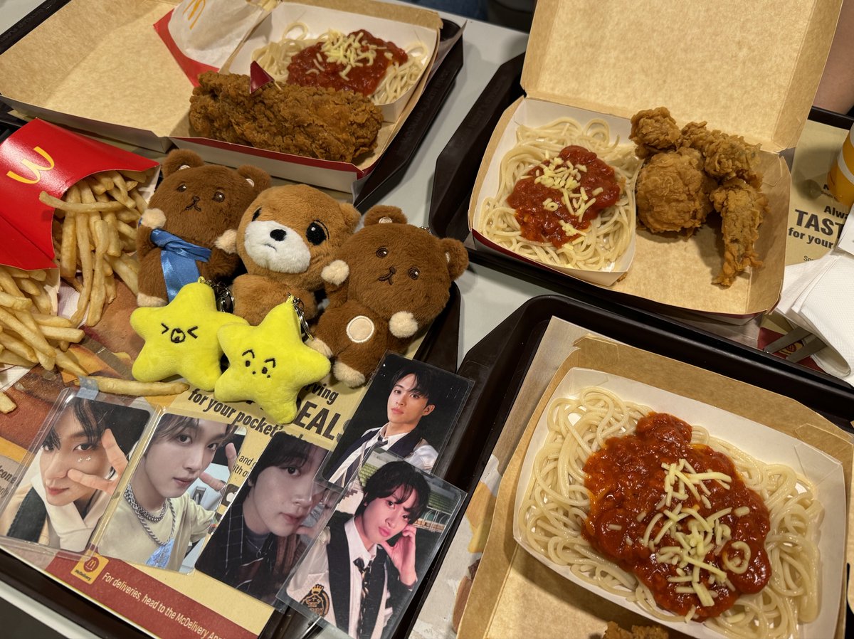 hc_mineee's tweet photo. 마닐라 마지막 밥은 맥도날드,,,
(현금 없어서 졸리비 못간 여자들,,) https://t.co/hxeS2E577W