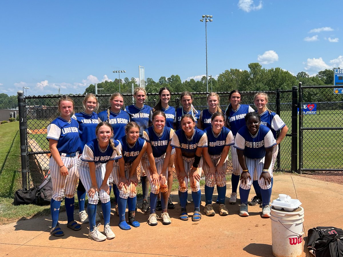 carley_sloan10's tweet photo. Week 1 of Junior season!! ✅
VS. Banks Stats 

IP-7
H-6 
R-0
ER-0
BB-1
K-2

So excited to see what this season brings!!💙💙 https://t.co/5IikaDCEpo