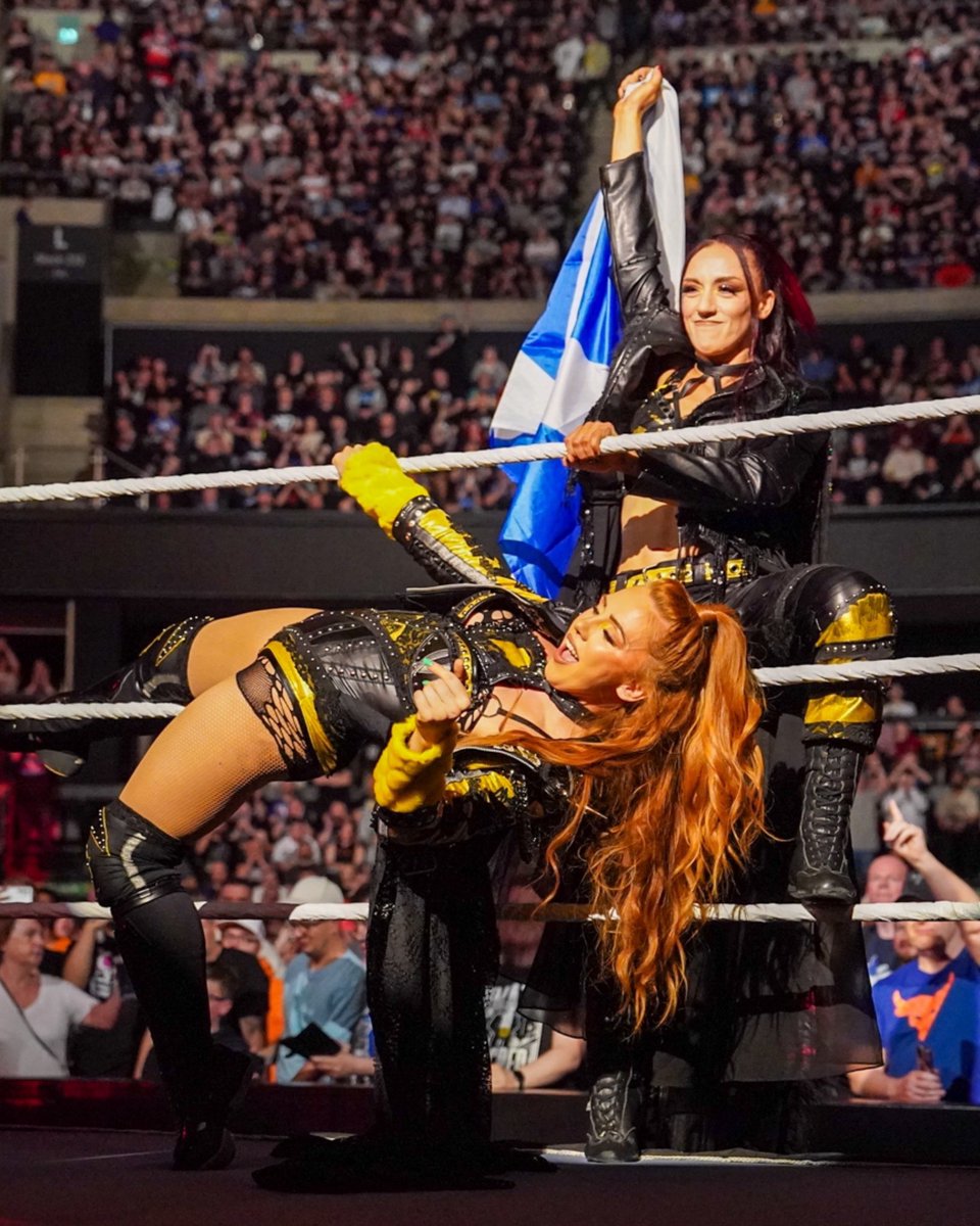 WWEUK's tweet image. #HappyBirthday to one half of #WWE Women’s Tag Team Champions, Scotland’s own @wwe_alba! 🎉 🎂 #AlbaFyre