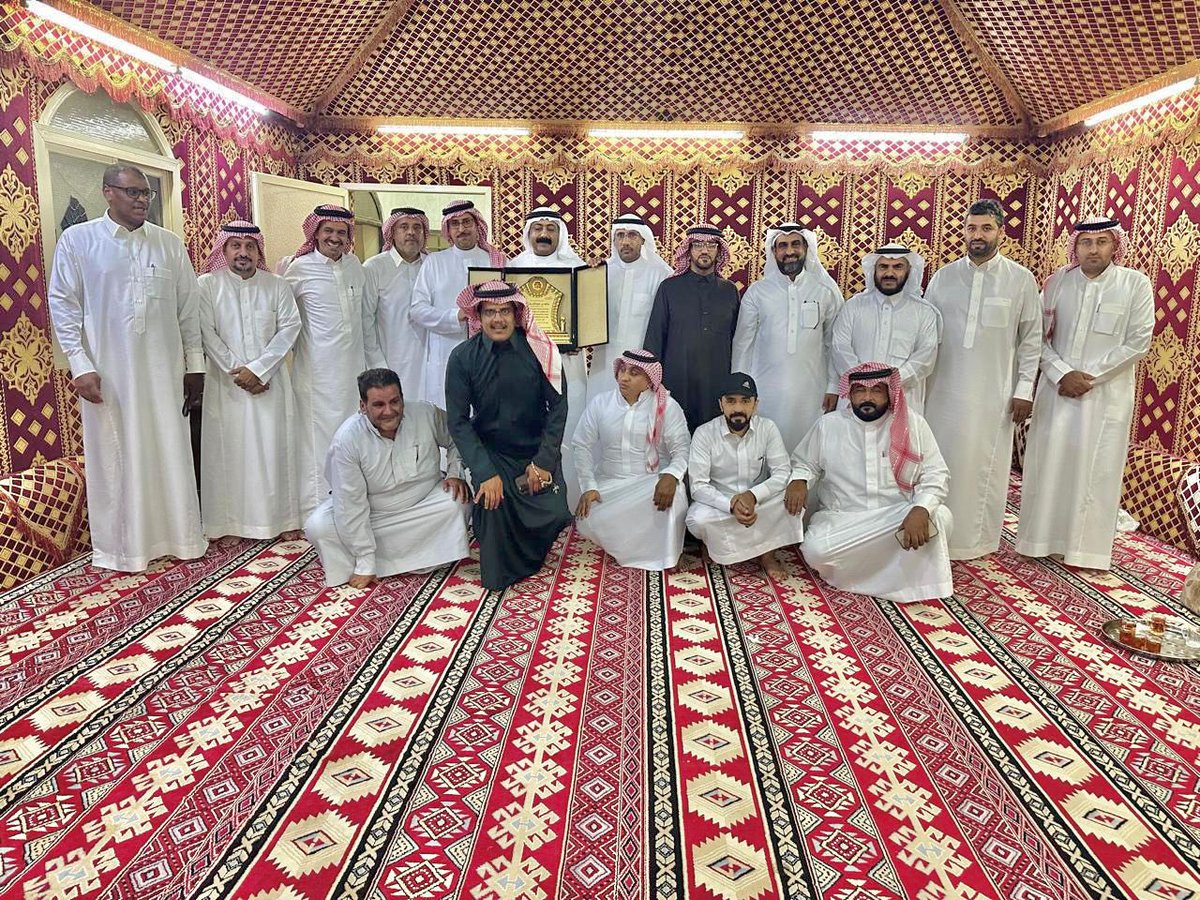 في علم الكيمياء يجسد الذهب النقاء والبلاتين الثبات والزجاج الشفافية والماء الحياة.
وهكذا كان المتوهج أبوعزام فقد سعى لتحويل الفكرة إلى واقع بتفاعله الإنساني.

من ربوع المندق الخضراء ودع الزملاءالكرام بالإشراف التربوي وإدارة تنمية القدرات
الحبيب خالد جارالله في ليلة وفاءِ ممتعة.💐