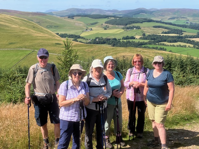 EildonRamblers's tweet photo. There were 7 walkers on the walk to Cademuir Hill today. It was lovely in the trees &amp; hot on the open stretch. Fine views over to the hill forts, down to Peebles &amp; the hills beyond.
Finished with refreshments and cake in Loulabelle’s in Innerleithen. https://t.co/7S3pW5bbjW