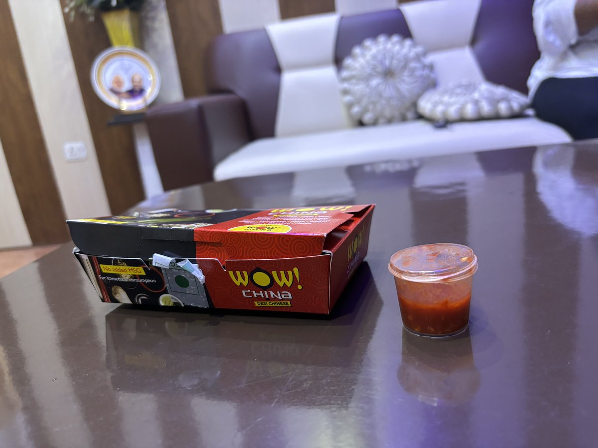 #WowMomo #Lucknow gives you Momos but imbalances chutney, which is usually the most desired. Look at the quantity of chutney. If I want more, I need to pay for the CHUTNEY. 

Momos ke saath chutney nahi di toh momos bhi kyun diye? 

#Refund #WowMomoVrindavanLucknow #Momos