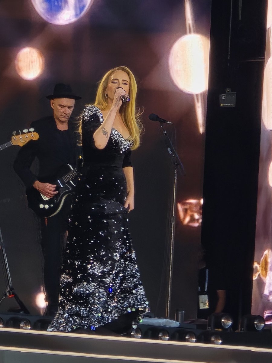 garymc19's tweet image. Didn't think @Adele could top Las Vegas and then she did that in Munich! @AdeleAccess