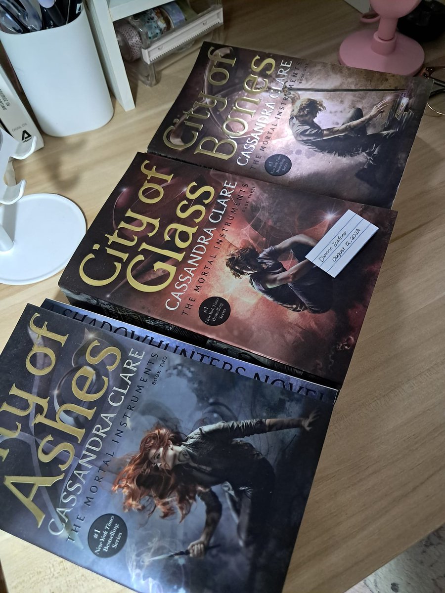 LocalArtsie's tweet photo. MORTAL INSTRUMENT BOOKS FOR SALE!
📷Book 1: City of Bones
Price: 550 (Orig price: 675)
📷Book 2: City of Ashes
Price: 550  (Orig price: 675)
📷Book 3: City of Glass
Price: 550  (Orig price: 675)
Take all for 1,500 (50% na lang babayaran sa SF) https://t.co/wX5otk5dsh
