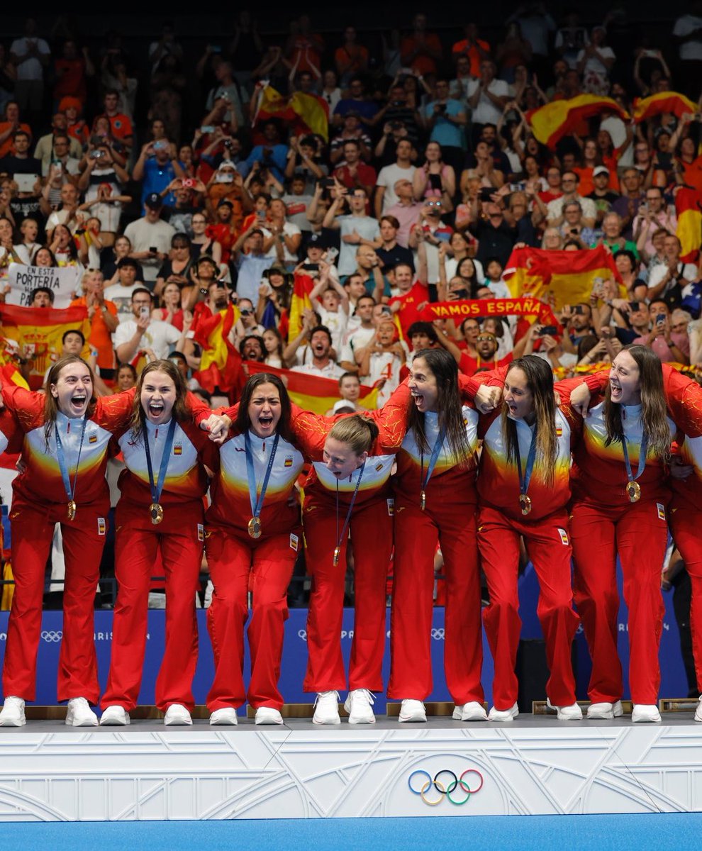 etoster's tweet photo. El waterpolo es un deporte que en España sufre hoy día falta de piscina, falta de apoyo institucional, sueldos precarios para técnicos, falta de patrocinadores, falta de promoción mediática, profesionales sin remuneración…

Y con esto, estos éxitos

Vaya VALOR tiene

#Paris2024 https://t.co/VXD7soDxSY
