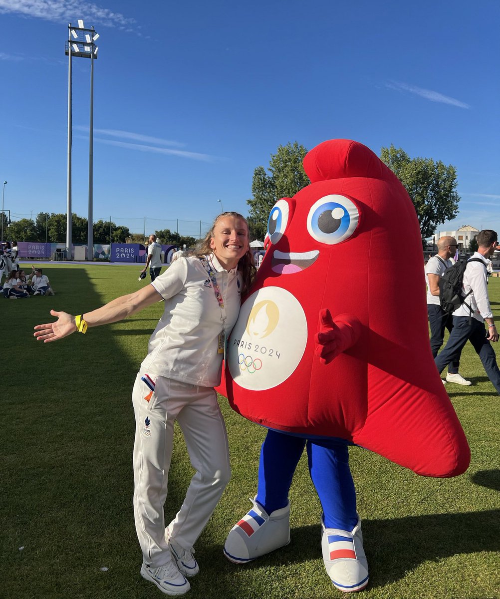 Brossier Amandine (@brossieramand1) on Twitter photo Cérémonie de clôture des #JeuxOlympiques dans quelques minutes 🌟 Cérémonie de clôture des #JeuxOlympiques dans quelques minutes 🌟