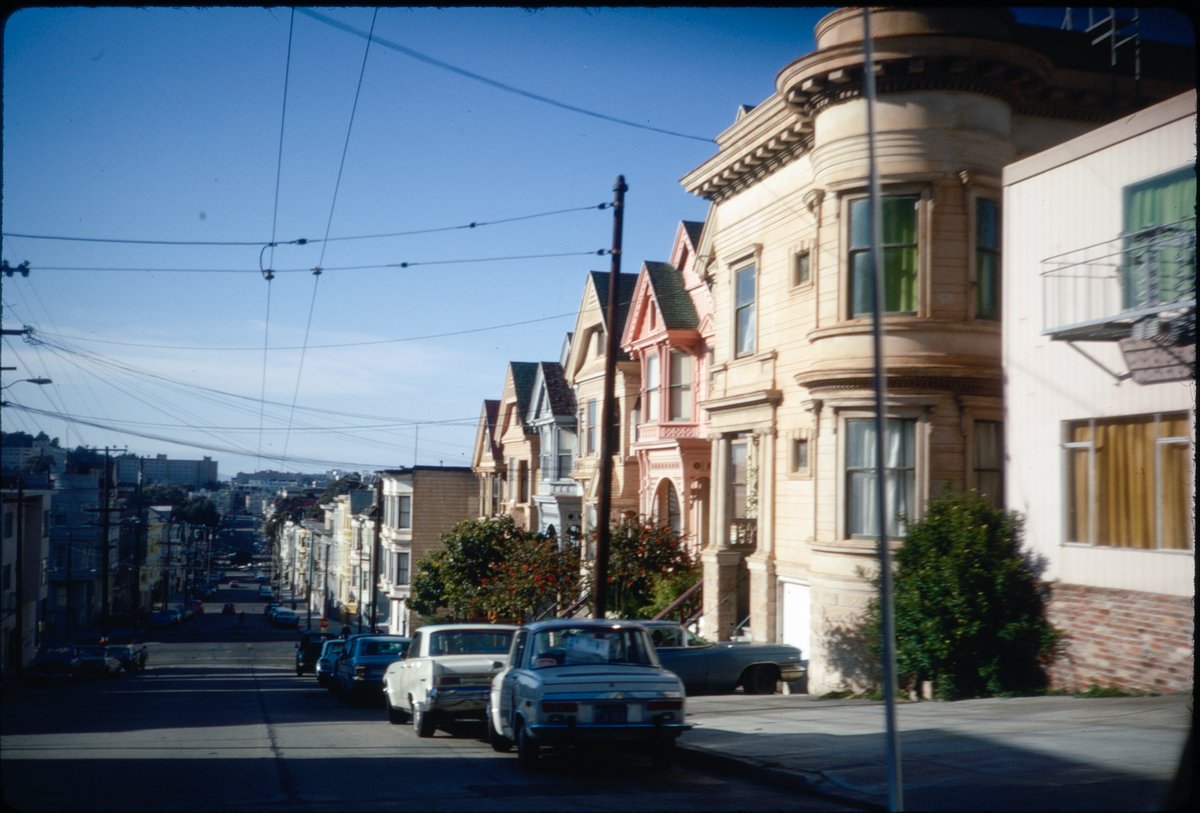DavidGallagher's tweet photo. Sunday Morning Mystery, 1971
I need help placing these 2, they're on the same street with a trolley wire overhead, possibly in the upper Haight somewhere. I just can't find them. Can you? #sfhistory #unknownlocation #orphanworks https://t.co/xIBwvddM8x