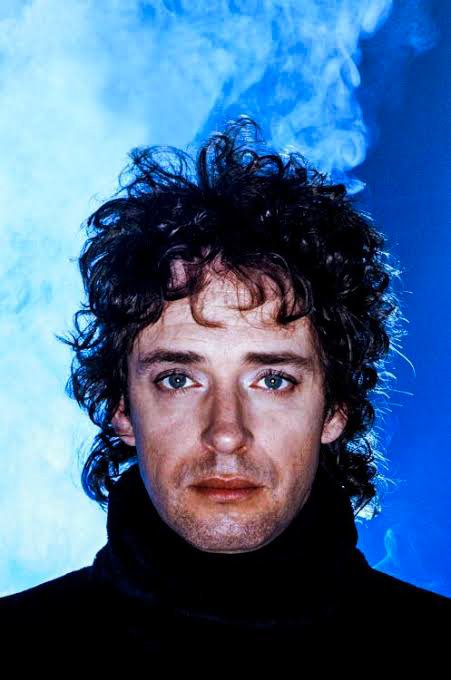 ImagenRetro's tweet photo. Un día como hoy pero de 1959, nació el legendario Gustavo Cerati. Estaría cumpliendo 65 años. Físicamente no está, pero su música y legado nos seguirán acompañando. Recordarte es un hermoso lugar.

¡Gracias totales genio! #GustavoCerati https://t.co/WVQ2lIdFtL