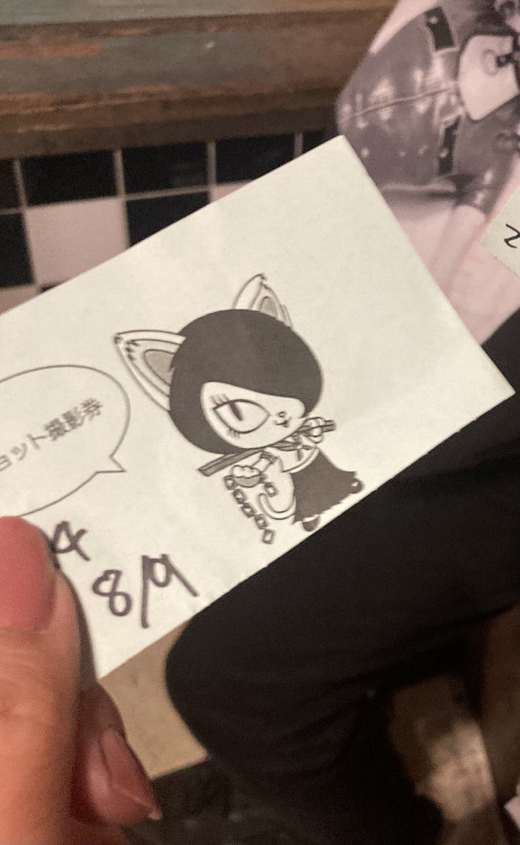 PeachSatomi's tweet photo. 久しぶりにバブルオンしてスナック東雲へ。マリアンヌ様とかおりさんの相性がグンバツ。楽しいお話（主に書けないやつ）や突然始まるハモりオケカラを聴きながら呑むお酒は最高。ステーキも美味しかった！
こんなスナックが近所に出来たら週8で通う。
#スナック東雲
#マリアンヌ東雲
#益子寺かおり https://t.co/9HGCWqNoFs