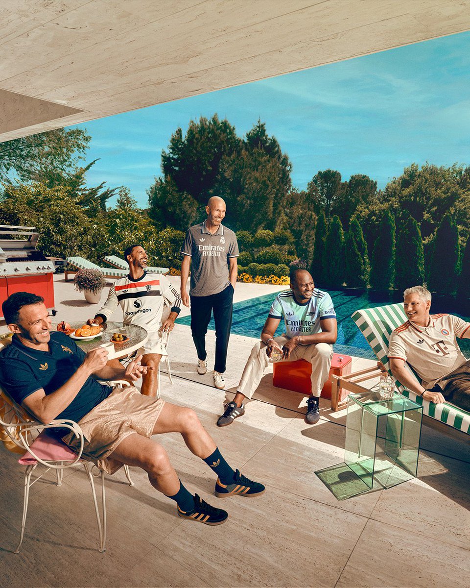 RioMeets's tweet photo. 🔥👕 Manchester United’s third kit has been released alongside Real Madrid’s, Arsenal’s, Bayern’s &amp; Juventus’ kits!

😎 featuring legends such as @rioferdy5, Zinedine Zidane, Alessandro Del Piero, Patrick Vieira &amp; Bastian Schweinsteiger. https://t.co/mGbw42Zc1G