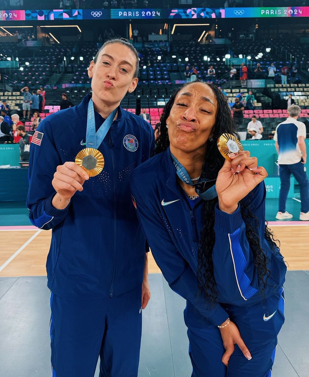 I talk hoops 🏀 tweet media