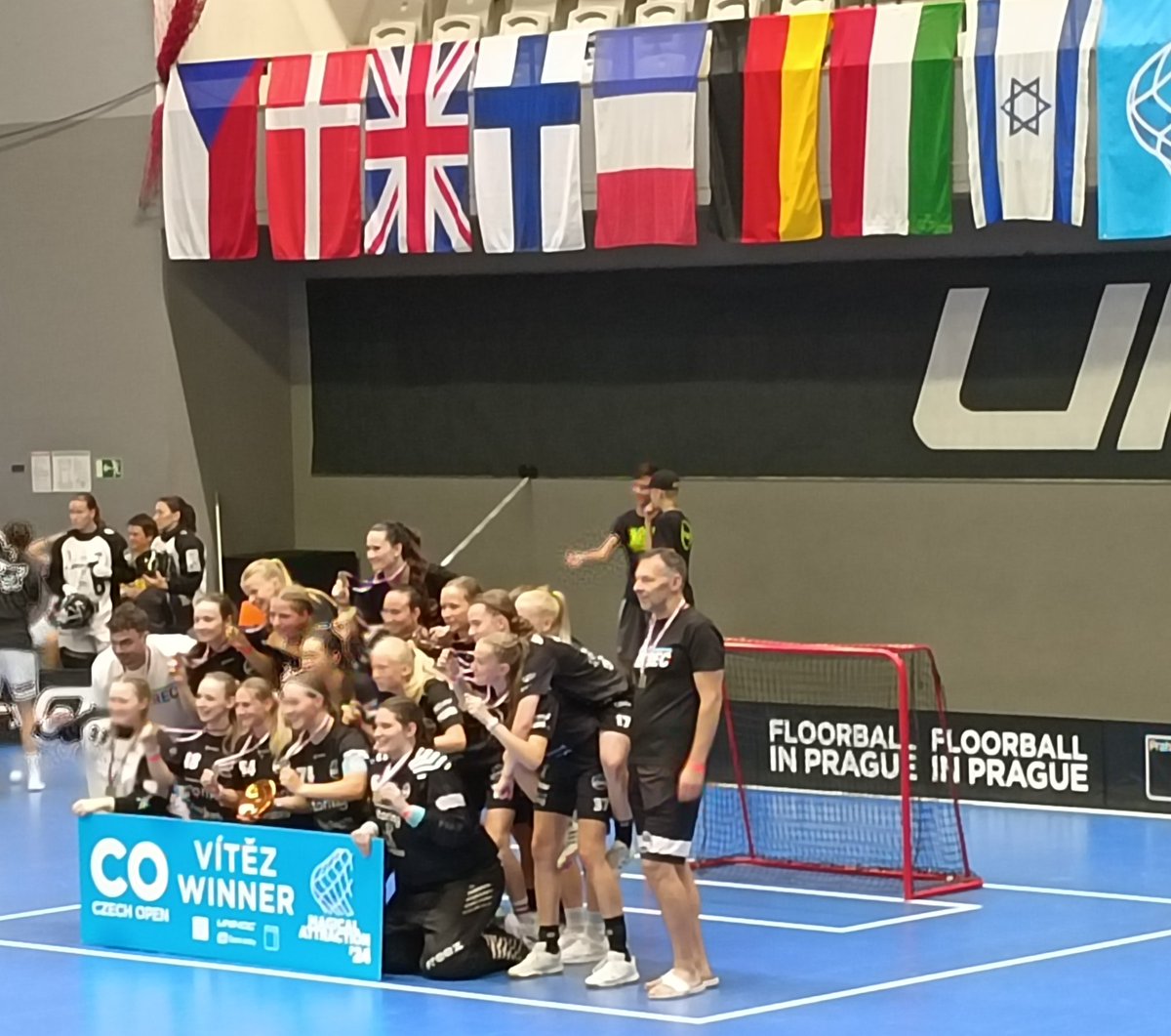 RadomirJac's tweet photo. Praha v těchto dnech vévodila florbalu: tradiční letní turnaj Czech Open přilákal týmy ze 16 zemí.
Coby liberecký patriot jsem dnes velmi rád sledoval výhru Crazy Girls FBC Liberec v kategorii PRO. :))
Gratuluji na sever!
#OneWorldOneBall #Floorball #CzechOpen @FBCLiberec https://t.co/WWkdFvFHmP