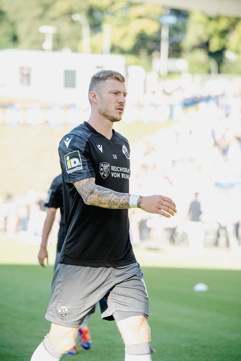 SV_Sandhausen's tweet photo. Heiß werden für das erste Auswärtsspiel der Saison! Auf geht's, Jungs! 👏🔥

#FCSSVS #SVS1916 #WirEchtAnders https://t.co/OI3EsspCOP