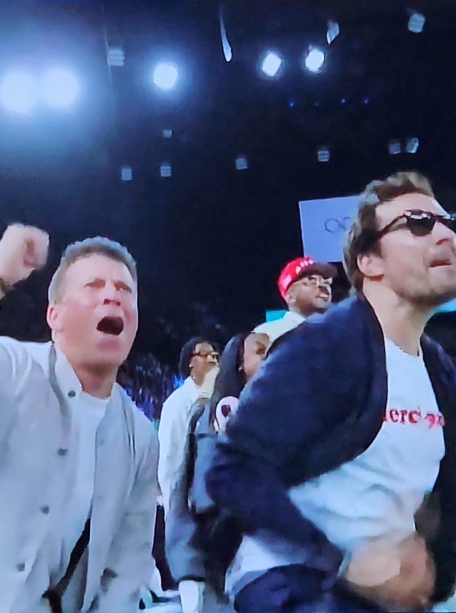 ABessai's tweet photo. Jimmy Fallon in Paris β€οΈ
Le cΓ©lΓ¨bre animateur du "Tonight Show Starring Jimmy Fallon" πΊ Γ©tait Γ Paris pour les #OlympicGames
Ici au Stade de France avec Mick Jagger puis Γ l'Accor Arena de Bercy pour soutenir les Avengers US π
#JimmyInParis #JimmyFallon https://t.co/wEMbFlRVWy