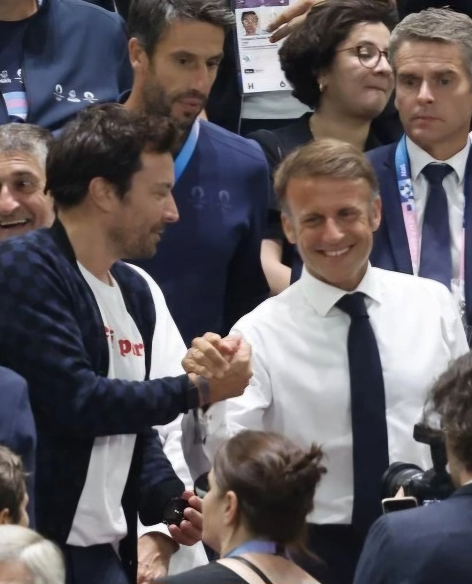 ABessai's tweet photo. Jimmy Fallon in Paris β€οΈ
Le cΓ©lΓ¨bre animateur du "Tonight Show Starring Jimmy Fallon" πΊ Γ©tait Γ Paris pour les #OlympicGames
Ici au Stade de France avec Mick Jagger puis Γ l'Accor Arena de Bercy pour soutenir les Avengers US π
#JimmyInParis #JimmyFallon https://t.co/wEMbFlRVWy