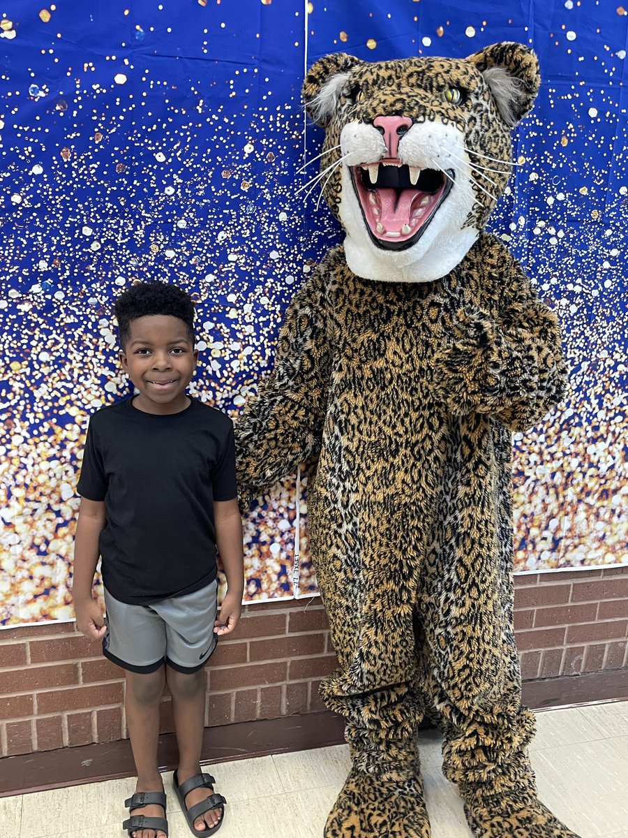 We had a fantastic Meet the Teacher Night! It was great to see our students and families in our hallways again. 🍎 <a href="/dbenavidez2/">Dorene Benavidez, PhD</a> <a href="/angelica_c_ntis/">Angelica Castaneda</a> <a href="/FortWorthISD/">Fort Worth Independent School District</a>